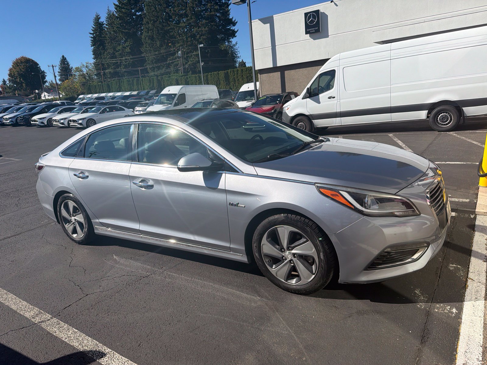 Used 2016 Hyundai Sonata Limited w/ Option Group 02 FWD image 3