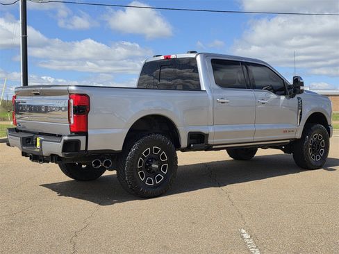 Used 2024 Ford F250 Platinum image 4