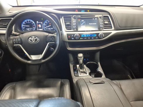 Used 2018 Toyota Highlander Limited V6 w/ 3rd Row AWD/4WD image 9