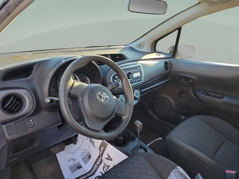 Used 2014 Toyota Yaris L image 7