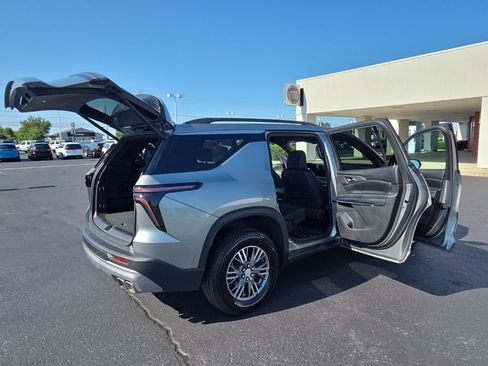 Used 2026 Chevrolet Traverse LT AWD/4WD image 15