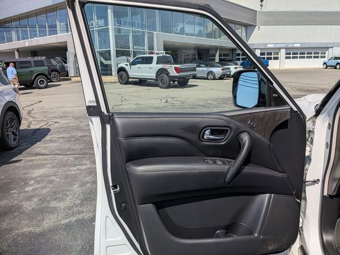 Used 2022 INFINITI QX80 Luxe w/ Cargo Package image 10