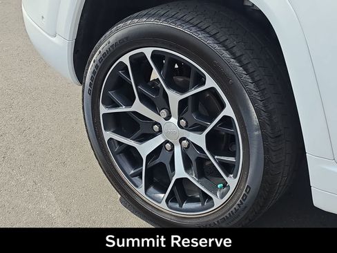 Used 2024 Jeep Grand Cherokee Summit AWD/4WD image 12