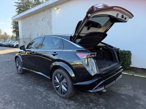 Used 2023 Nissan Ariya FWD image 11