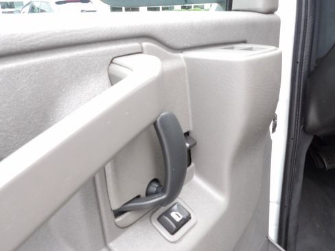 Used 2020 GMC Savana 2500 Extended w/ Driver Convenience Package RWD image 11