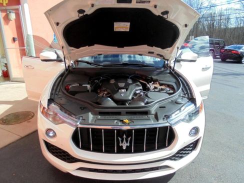 Used 2021 Maserati Levante AWD/4WD image 35