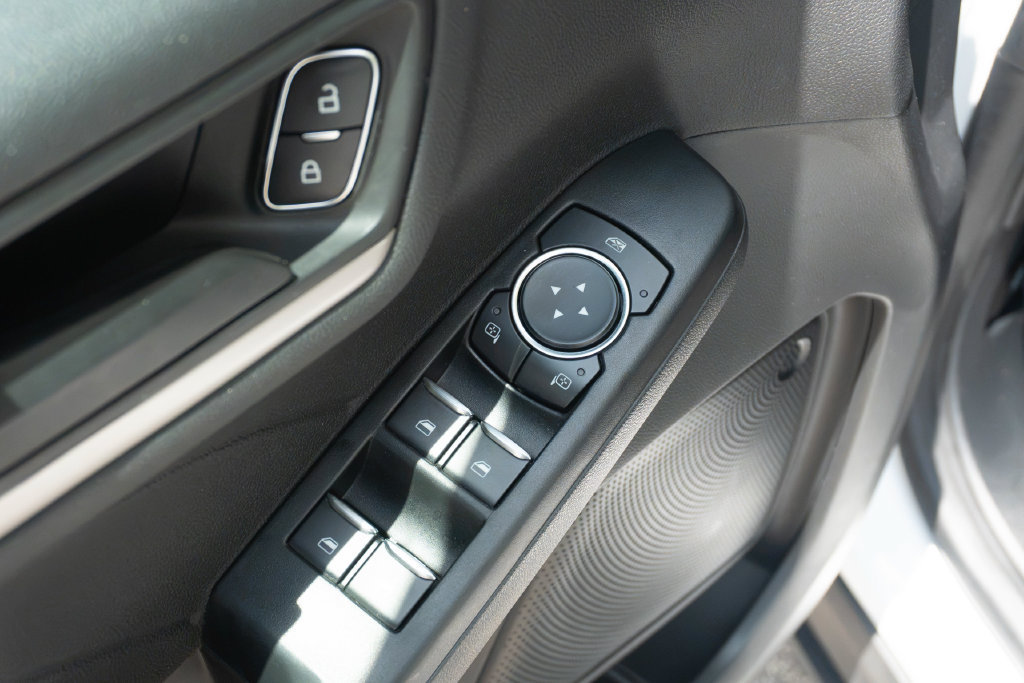Used 2022 Ford Escape SE w/ SE Sport Appearance Package FWD image 12
