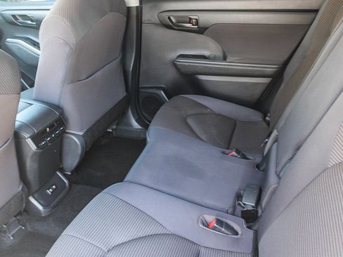 Used 2021 Toyota Highlander L FWD image 19