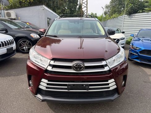Used 2019 Toyota Highlander XLE image 2