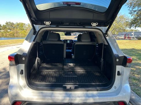 Used 2022 Toyota Highlander Limited image 10