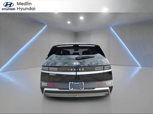 Used 2025 Hyundai Ioniq 5 SE image 4