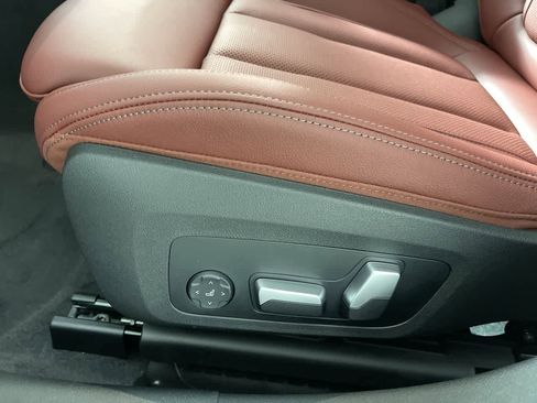 Used 2022 BMW 230i Coupe w/ Convenience Package image 9