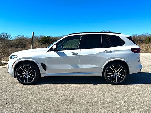New 2026 BMW X5 xDrive40i w/ M Sport Package AWD/4WD image 5