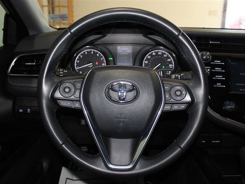 Used 2020 Toyota Camry SE w/ Convenience Package FWD image 16
