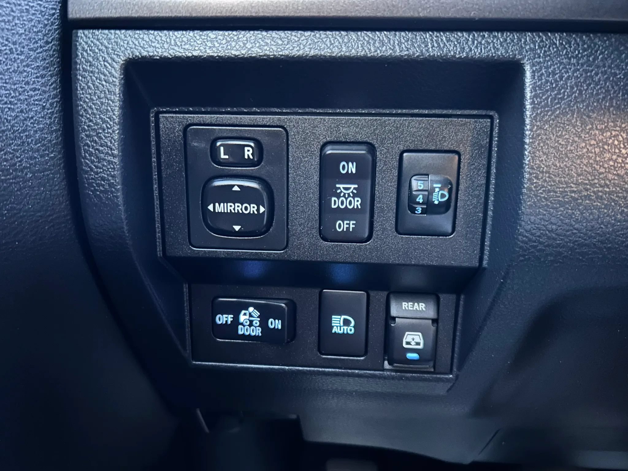 Used 2018 Toyota Tundra SR5 w/ SR5 Upgrade Package RWD image 47