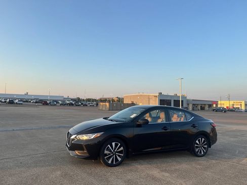 Certified 2023 Nissan Sentra SV w/ SV Premium Package FWD image 9