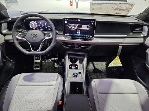 New 2026 Volkswagen Tiguan SE R-Line AWD/4WD image 9