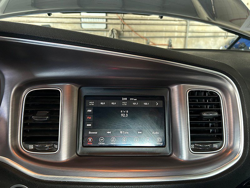 Used 2022 Dodge Charger SXT RWD image 13
