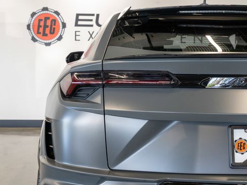 Used 2023 Lamborghini Urus Performante AWD/4WD image 20