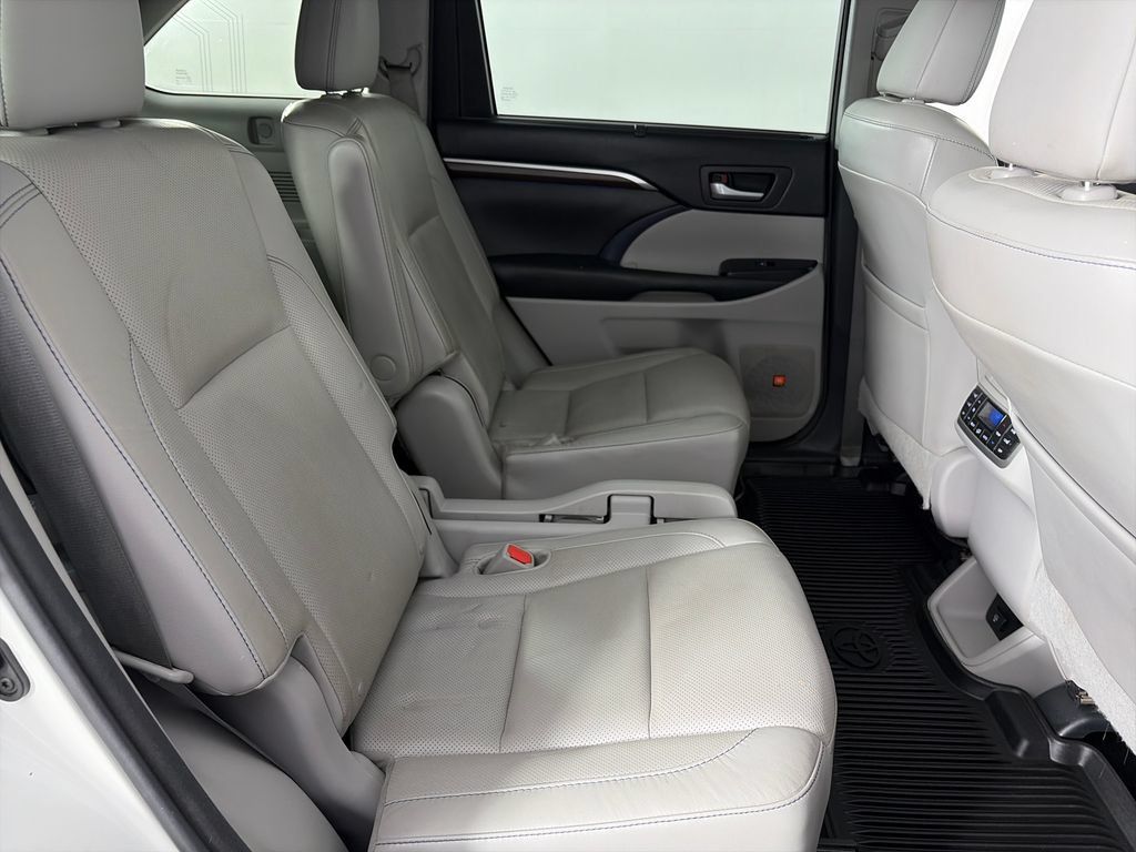 Used 2015 Toyota Highlander Limited Platinum AWD/4WD image 29