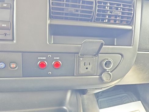 Used 2015 Chevrolet Express 2500 RWD image 27