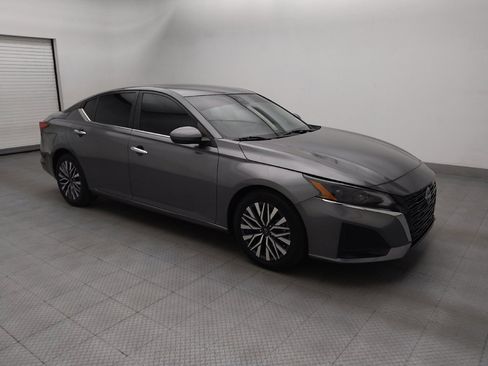 Used 2023 Nissan Altima 2.5 SV FWD image 11