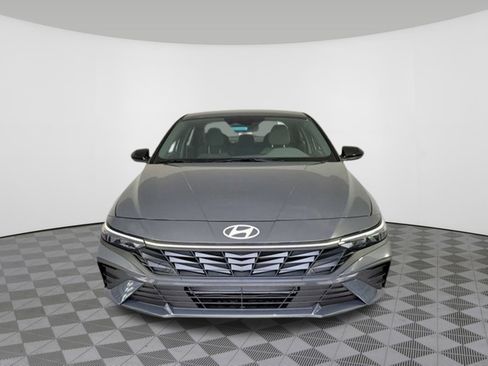 Used 2025 Hyundai Elantra Sport image 7