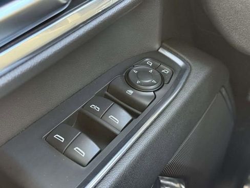 Used 2024 GMC Sierra 3500 SLE image 17