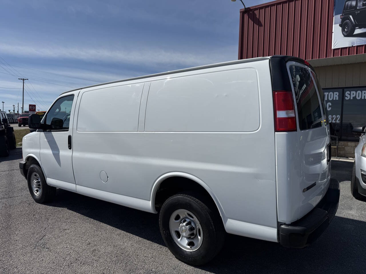 Used 2021 Chevrolet Express 2500 RWD image 3