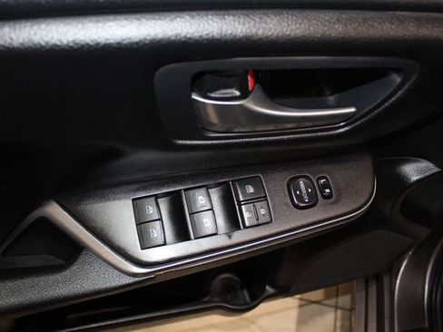 Used 2016 Toyota Camry SE FWD image 21