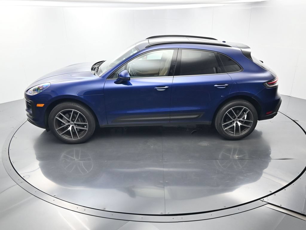 Certified 2025 Porsche Macan AWD/4WD image 33