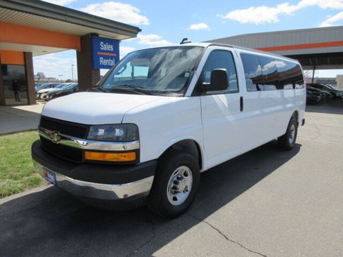 Used 2024 Chevrolet Express 3500 LT w/ LT Preferred Equipment Group RWD image 9