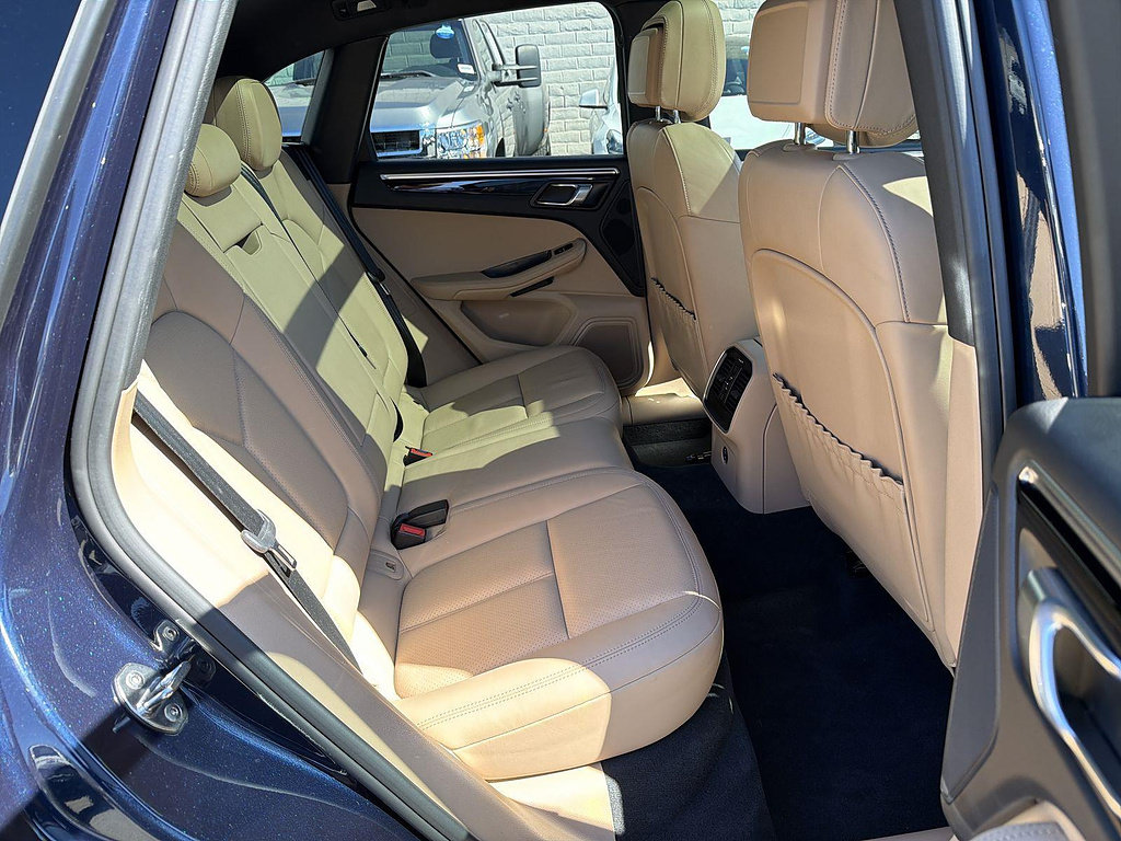Used 2020 Porsche Macan AWD/4WD image 27