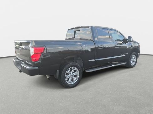 Used 2019 Nissan Titan SV w/ SV Convenience Package image 5