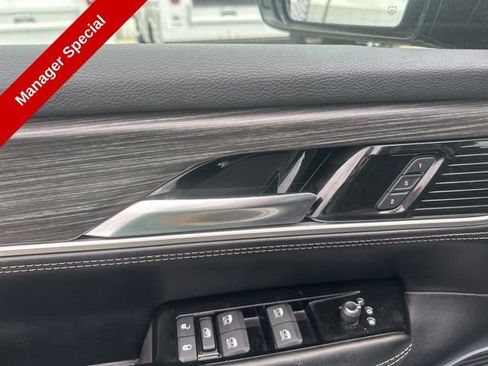 Used 2024 Jeep Wagoneer Series II w/ Flexible Seating Group AWD/4WD image 12