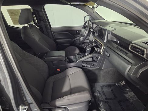 Used 2025 Toyota Tacoma SR image 31