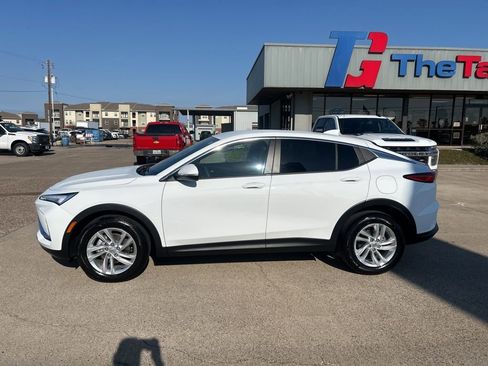 Used 2025 Buick Envista Preferred image 2