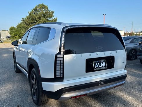 New 2026 Hyundai Ioniq 9 SE image 3