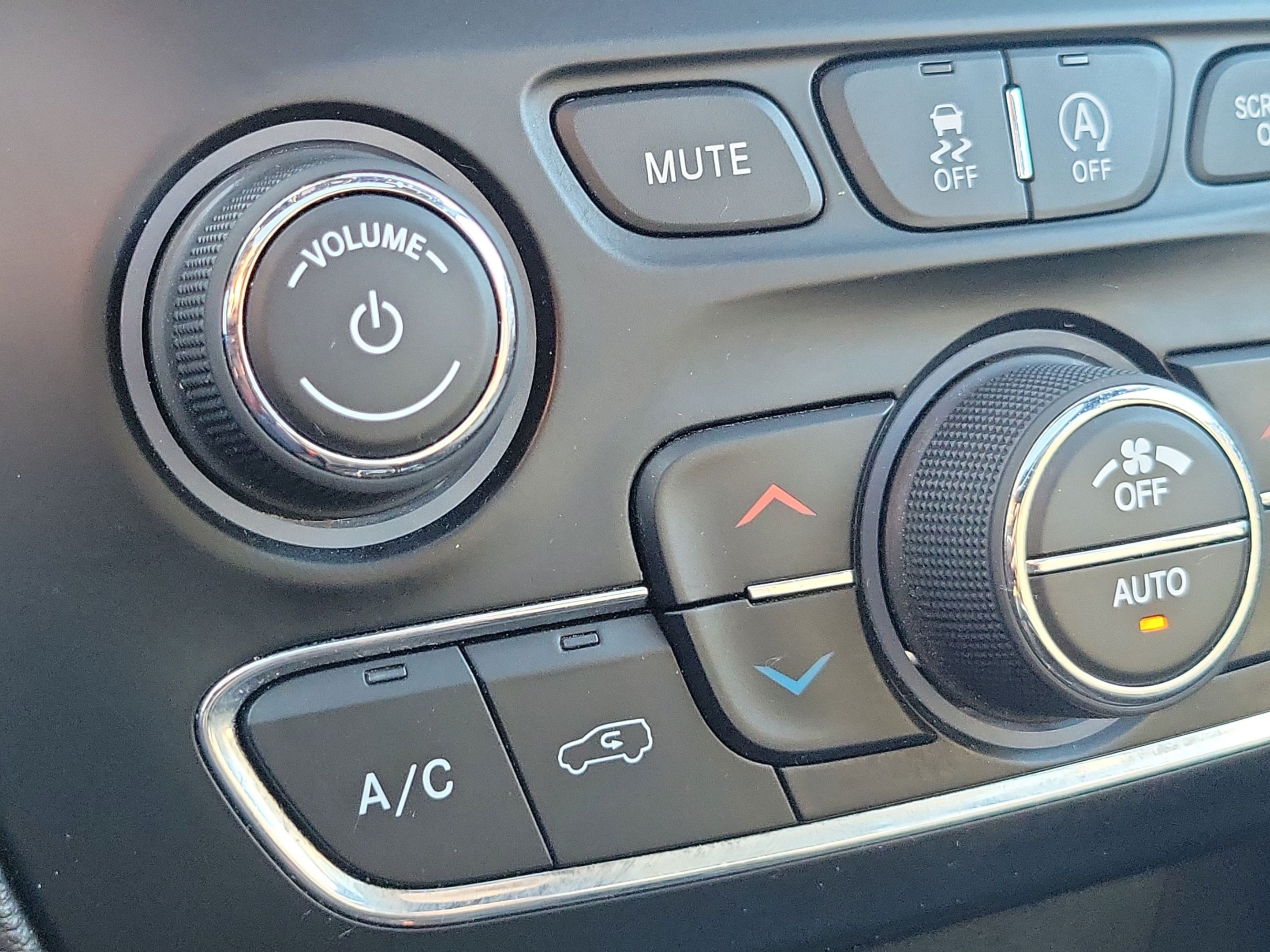 Used 2020 Jeep Cherokee High Altitude AWD/4WD image 31