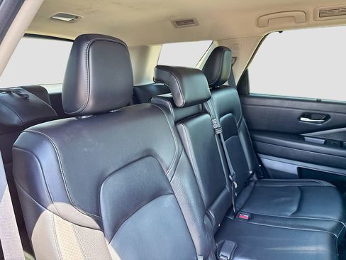 Used 2022 Nissan Pathfinder SL w/ SL Black Package FWD image 24