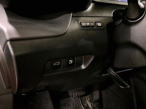 Used 2023 Toyota Crown Platinum image 33