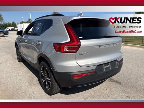 Used 2024 Volvo XC40 B5 Core image 6