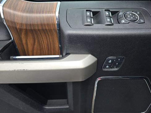 Used 2017 Ford F150 Lariat w/ Equipment Group 502A Luxury image 10