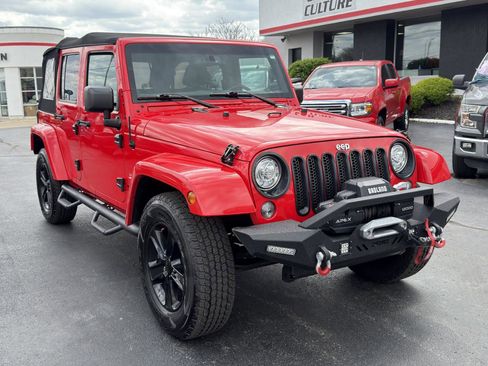 Used 2017 Jeep Wrangler Unlimited Sahara w/ Connectivity Group AWD/4WD image 5