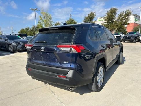 Used 2021 Toyota RAV4 XLE FWD image 3