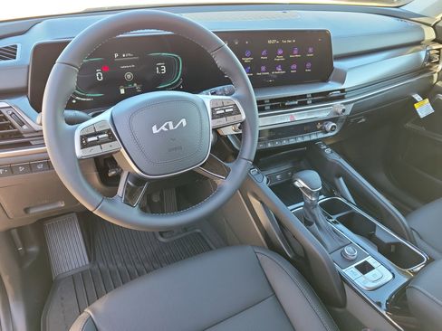 New 2025 Kia Telluride S image 2