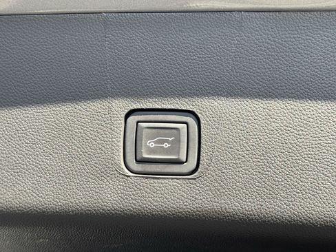 Used 2023 Chevrolet Traverse RS w/ LPO, Floor Liner Package image 37