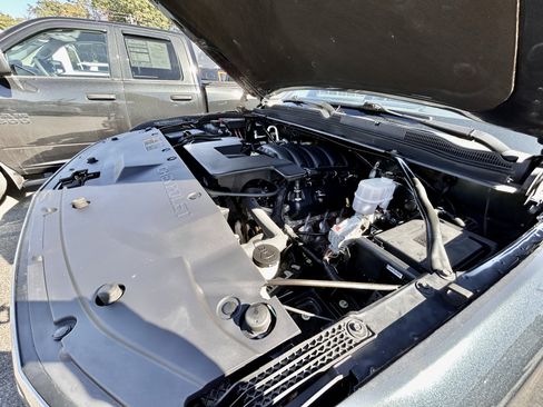 Used 2020 Chevrolet Suburban LT image 18