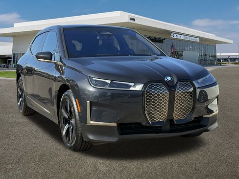 Certified 2022 BMW iX xDrive50 w/ Dynamic Handling Package image 2