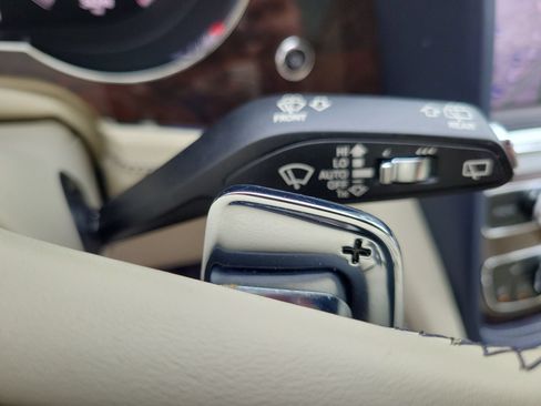 Certified 2022 Bentley Bentayga AWD/4WD image 40